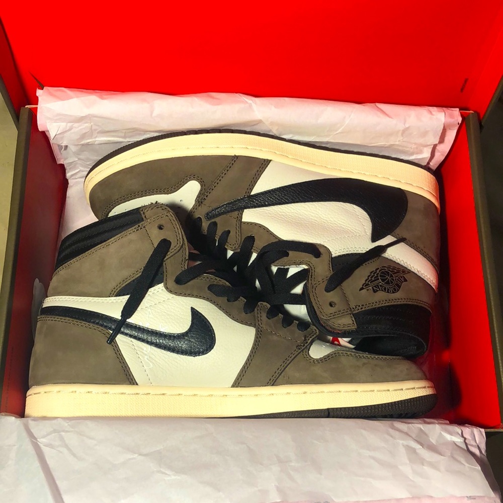 Travis Scott Jordan 1